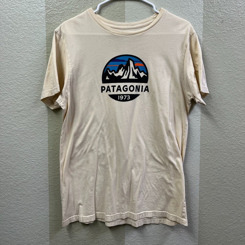Men's Slim Fit Patagonia Organic Cotton Graphic T-Shirt Size - Medium